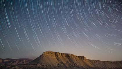 九游游戏中心-伊朗队替补席席地而坐，原因：雪地太软太舒服，伊朗主场