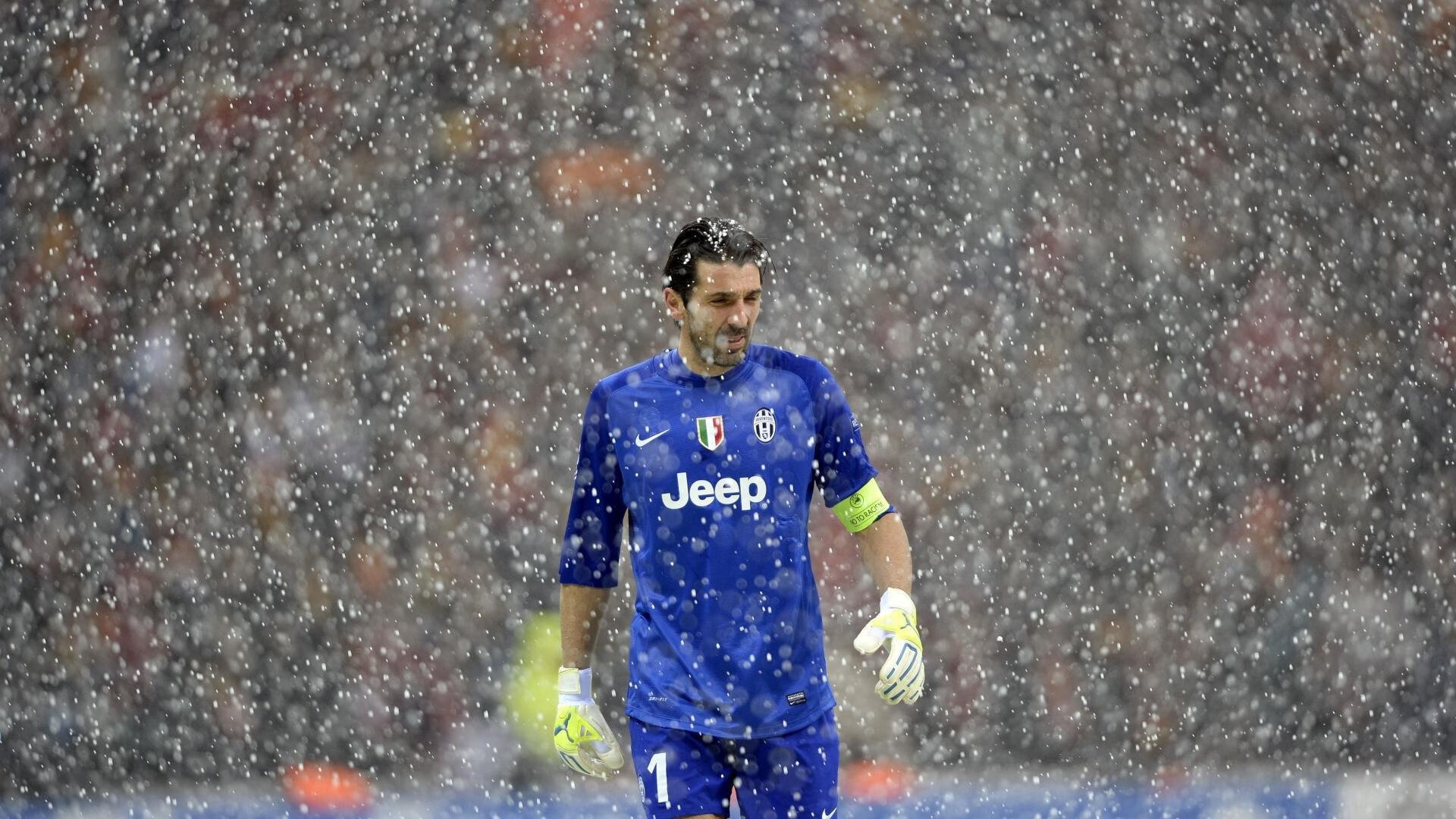 哈登带伤砍分助火箭逆转取胜,哈登跑向火箭替补席